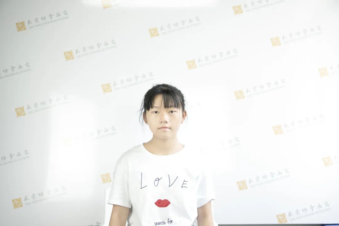 ��Ө